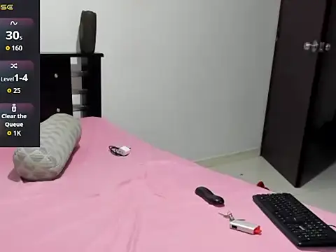 Snapshot of Lucianbonet chatting on 12.04.25 Lucianbonet online show from 12.04.25