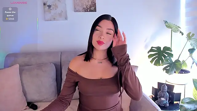 Estrer collins online show from 10.29.25