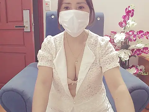 Snapshot of ruby_8x chatting on 10.27.25 ruby 8x online show from 10.27.25