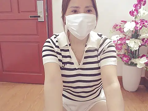 Snapshot of ruby_8x chatting on 10.30.25 ruby 8x online show from 10.30.25