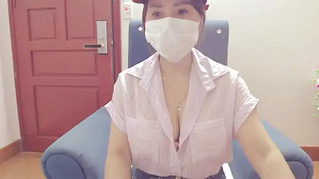 Snapshot of ruby_8x chatting on 11.03.25 ruby 8x online show from 11.03.25