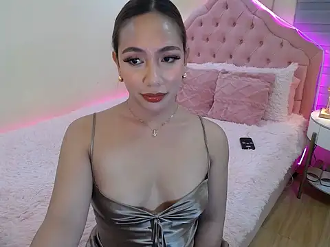 ur seductivelaura online show from 05.05.26