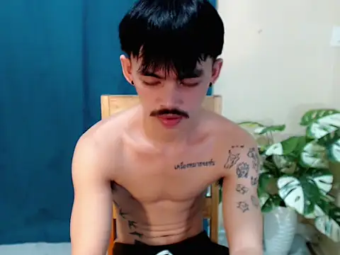 Snapshot of urhunky_boy chatting on 08.07.26 urhunky boy online show from 08.07.26