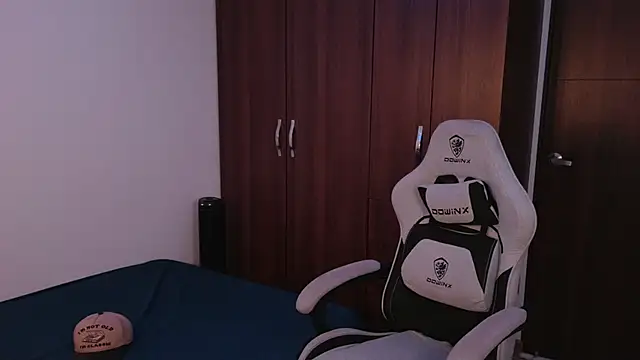 domsantiago  online show from 09.23.25