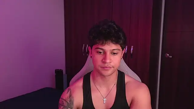 domsantiago  online show from 10.02.25