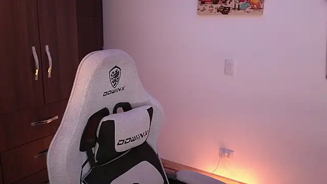 domsantiago  online show from 02.25.26