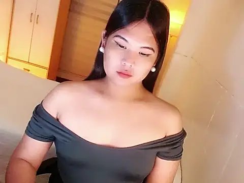HollyTrinity online show from 10.11.25