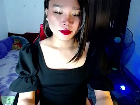 Urassiansweetcummer online show from 05.11.26