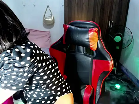 Urassiansweetcummer online show from 06.17.26