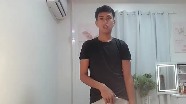 Snapshot of shokolet_2001 chatting on 01.11.26 shokolet 2001 online show from 01.11.26