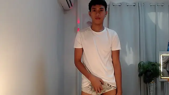 Snapshot of shokolet_2001 chatting on 01.18.26 shokolet 2001 online show from 01.18.26