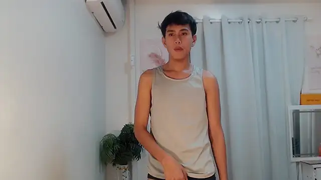 Snapshot of shokolet_2001 chatting on 02.03.26 shokolet 2001 online show from 02.03.26