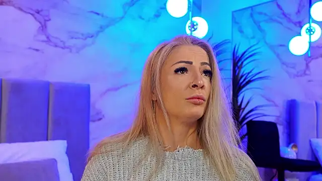 Snapshot of Izabellle02 chatting on 03.05.26 Izabellle02 online show from 03.05.26