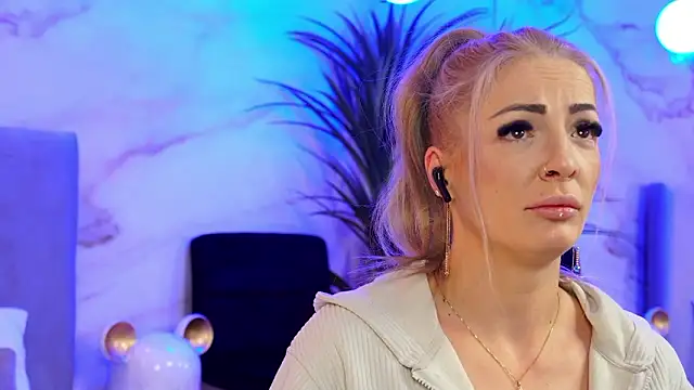 Snapshot of Izabellle02 chatting on 03.07.26 Izabellle02 online show from 03.07.26