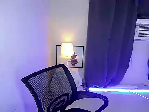 Snapshot of Filipina_milker chatting on 10.12.25 Filipina milker online show from 10.12.25
