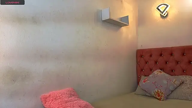 Snapshot of Kyra_Honey chatting on 11.08.25 Kyra Honey online show from 11.08.25