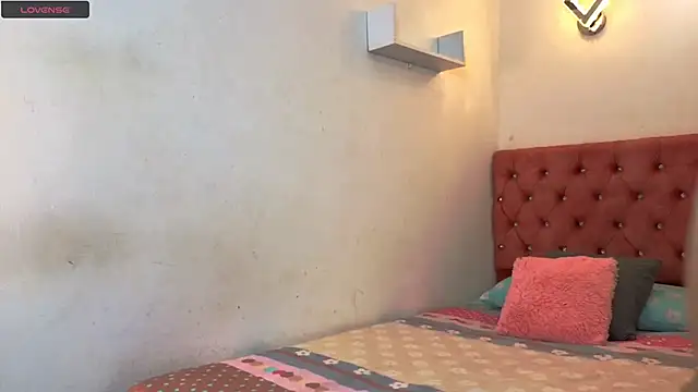 Snapshot of Kyra_Honey chatting on 11.11.25 Kyra Honey online show from 11.11.25