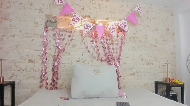 Snapshot of ikia_lopez_ chatting on 02.18.26 ikia lopez online show from 02.18.26