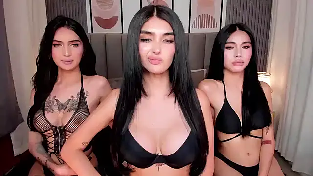 Snapshot of AviMillers chatting on 10.05.25 AviMillers online show from 10.05.25