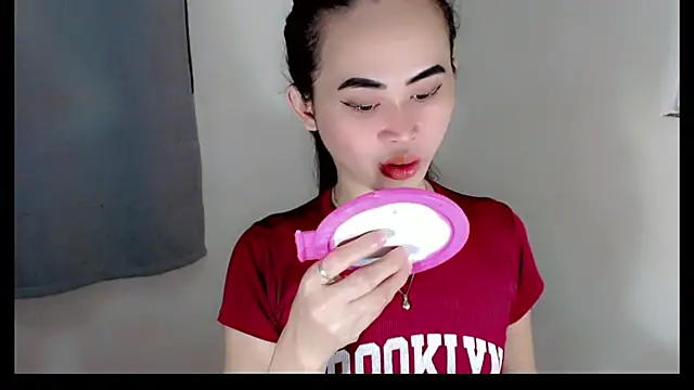 Snapshot of slutty_afina chatting on 10.24.25 slutty afina online show from 10.24.25