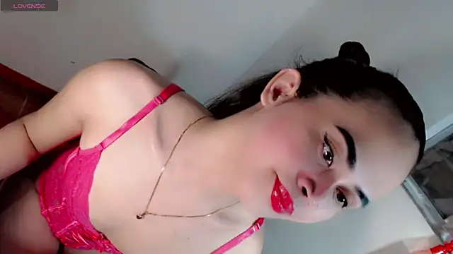 Snapshot of slutty_afina chatting on 11.17.25 slutty afina online show from 11.17.25