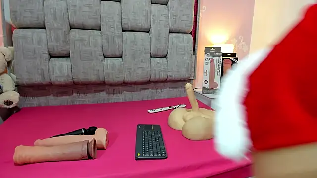 Wonderkloe  online show from 12.14.25