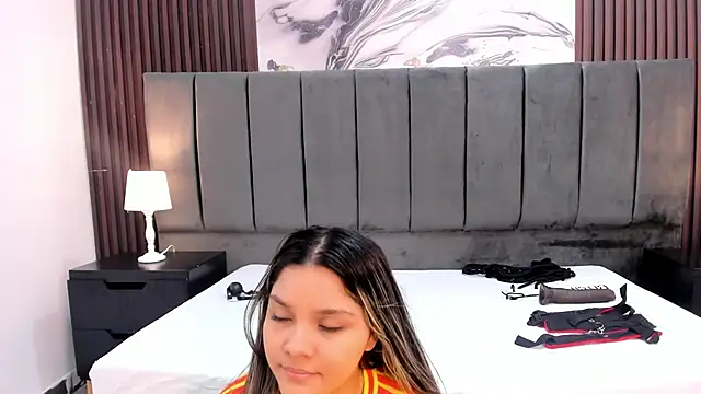 Wonderkloe  online show from 06.17.26