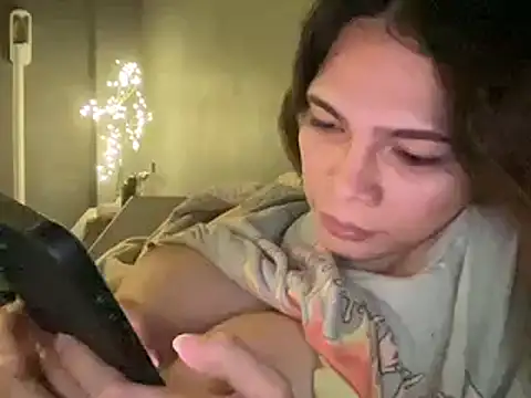 Snapshot of urhotfucker69 chatting on 06.19.26 urhotfucker69 online show from 06.19.26