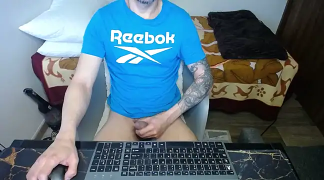 Snapshot of bossking017 chatting on 02.04.25 bossking017 online show from 02.04.25