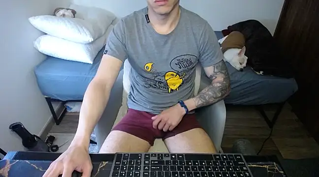 Snapshot of bossking017 chatting on 02.06.25 bossking017 online show from 02.06.25