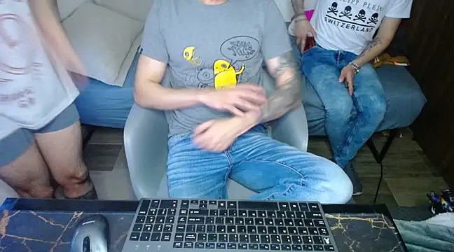 Snapshot of bossking017 chatting on 03.09.25 bossking017 online show from 03.09.25