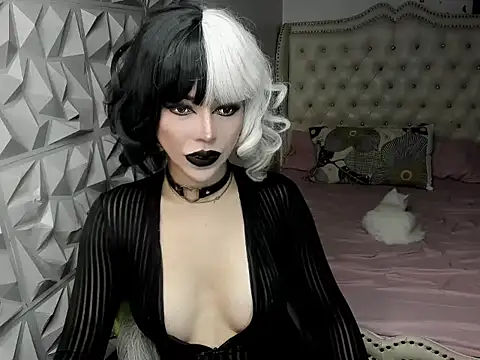 Snapshot of janecomander chatting on 05.26.26 janecomander online show from 05.26.26