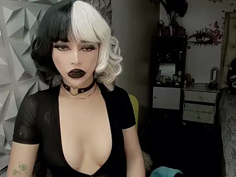 Snapshot of janecomander chatting on 06.17.26 janecomander online show from 06.17.26