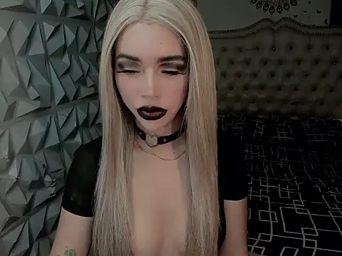 Snapshot of janecomander chatting on 07.17.26 janecomander online show from 07.17.26