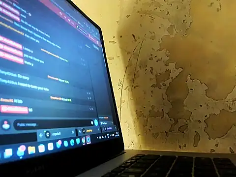 Snapshot of manilafoxts chatting on 11.10.25 manilafoxts online show from 11.10.25