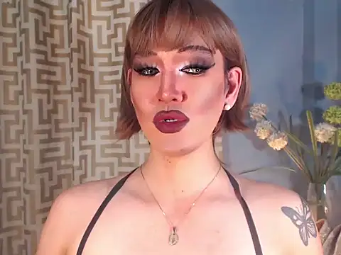 Snapshot of AleinaCroft chatting on 04.16.26 AleinaCroft online show from 04.16.26