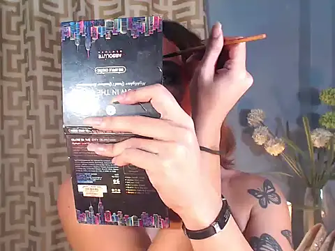 Snapshot of AleinaCroft chatting on 04.17.26 AleinaCroft online show from 04.17.26