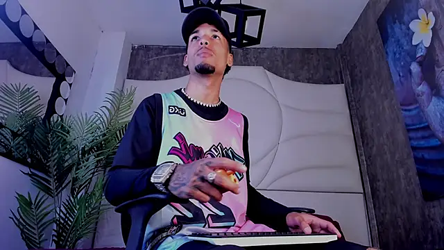 Thiagoferreti online show from 11.11.25