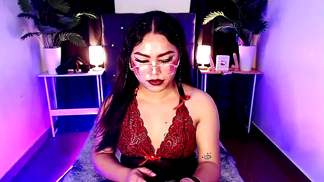 Unique Maya online show from 09.10.25