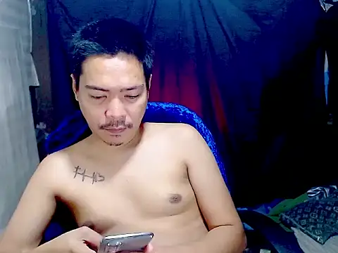 Snapshot of MANIACasianX chatting on 12.03.25 MANIACasianX online show from 12.03.25