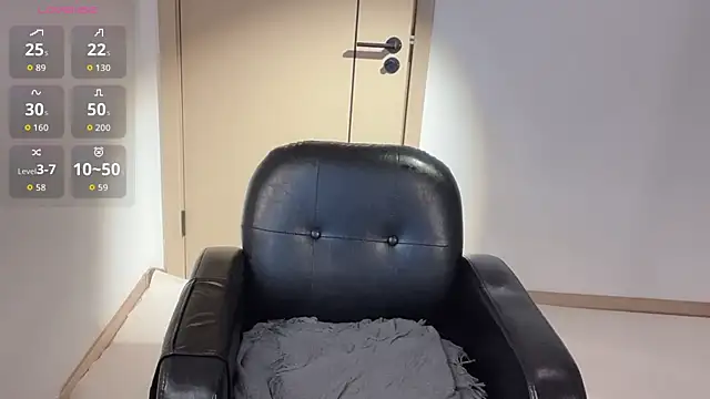 Snapshot of Seraphina-se chatting on 11.24.25 Seraphina-se online show from 11.24.25