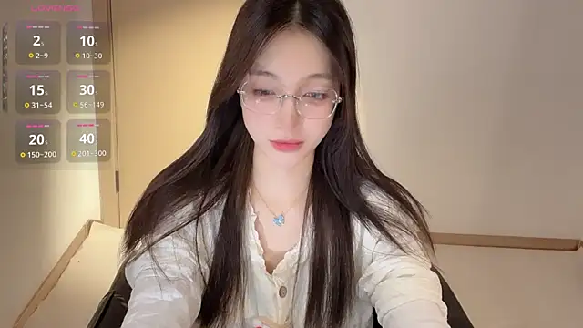 Snapshot of Seraphina-se chatting on 11.25.25 Seraphina-se online show from 11.25.25