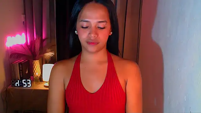 Lorainnelustts online show from 12.20.25