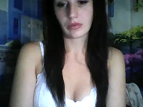 Snapshot of Qinini chatting on 09.08.25 Qinini online show from 09.08.25