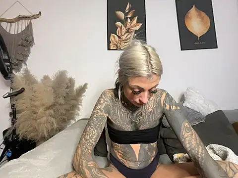 Snapshot of HotMelonskiii chatting on 02.03.26 HotMelonskiii online show from 02.03.26