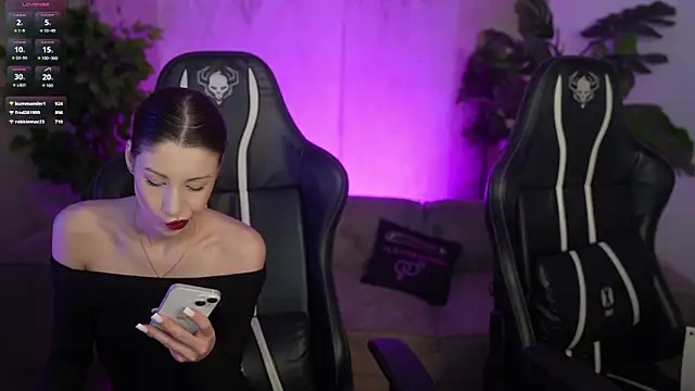 Snapshot of Selena_Glow chatting on 02.20.26 Selena Glow online show from 02.20.26