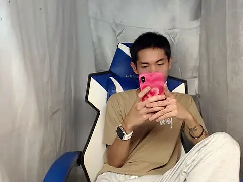 Snapshot of riks_tyler chatting on 04.05.26 riks tyler online show from 04.05.26