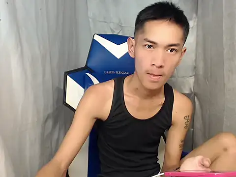 Snapshot of riks_tyler chatting on 04.08.26 riks tyler online show from 04.08.26