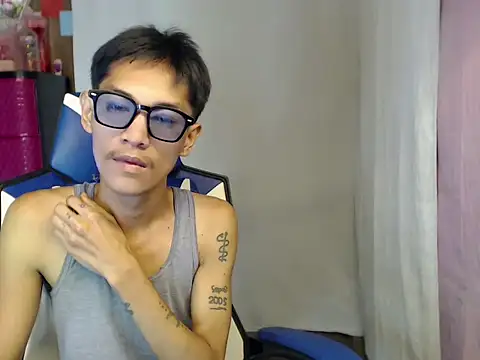 Snapshot of riks_tyler chatting on 07.28.26 riks tyler online show from 07.28.26
