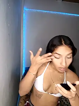 Snapshot of Sharlotte_Watts chatting on 10.08.25 Sharlotte Watts online show from 10.08.25